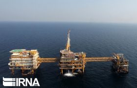 بازگشت تولید نفت ایران به پیش از تحریم‌ها تا پایان سال ۱۴۰۰