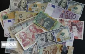 تداوم عرضه ارز ۴۲۰۰ تومانی باعث کسری بودجه و تورم می‌شود