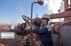 هدایت نقدینگی صنایع بزرگ به سمت تولید و اشتغال، سیاستگذاری درست در دوران تحریم است