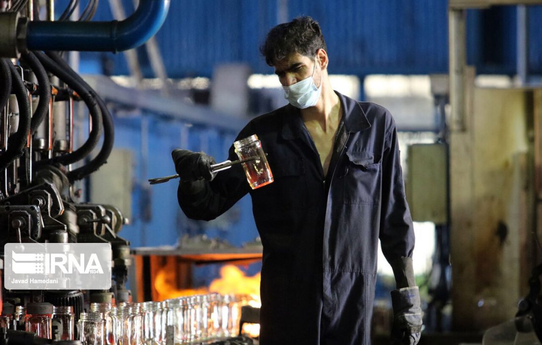 افزایش ۵۷درصدی دستمزد نتیجه توافق کارگران و کارفرمایی بود/ منافع افزایش مزد به جیب کارفرمایان میرود