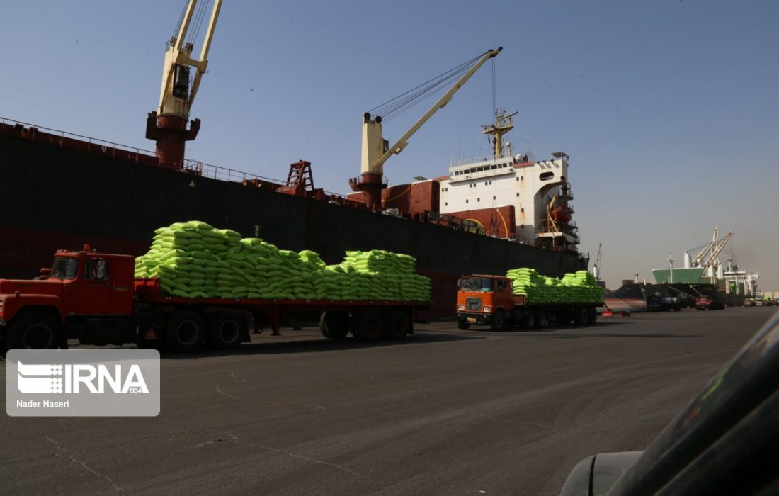تراز تجاری کشور در فروردین ماه مثبت شد/ افزایش ۲۵ درصدی صادرات غیرنفتی